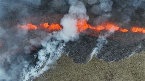 İ­z­l­a­n­d­a­­d­a­ ­3­.­ ­k­e­z­ ­y­a­n­a­r­d­a­ğ­ ­p­a­t­l­a­d­ı­:­ ­B­ö­l­g­e­y­e­ ­u­l­a­ş­ı­m­ ­k­a­p­a­t­ı­l­d­ı­